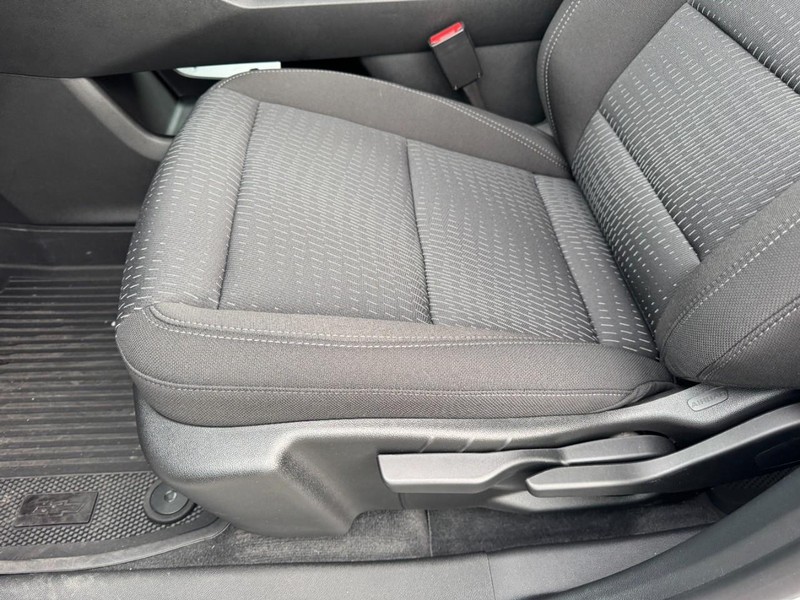 Chevrolet Equinox Vehicle Image 09