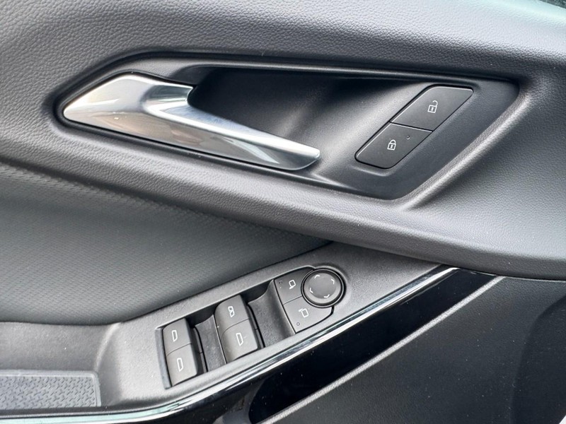 Chevrolet Equinox Vehicle Image 10