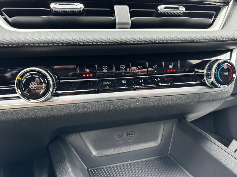 Chevrolet Equinox Vehicle Image 13