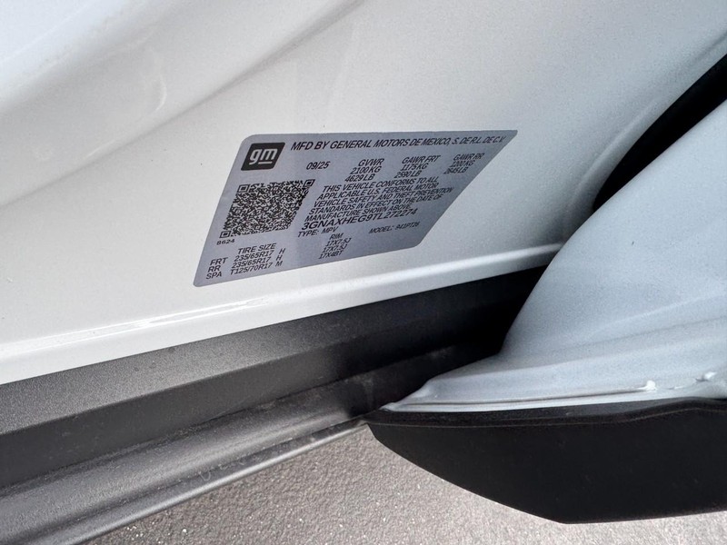 Chevrolet Equinox Vehicle Image 18