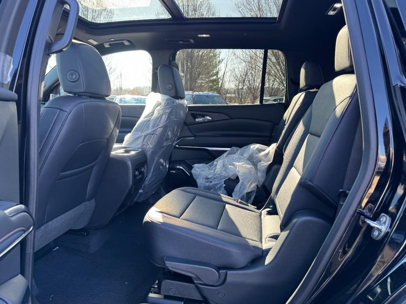 Chevrolet Traverse Vehicle Image 06