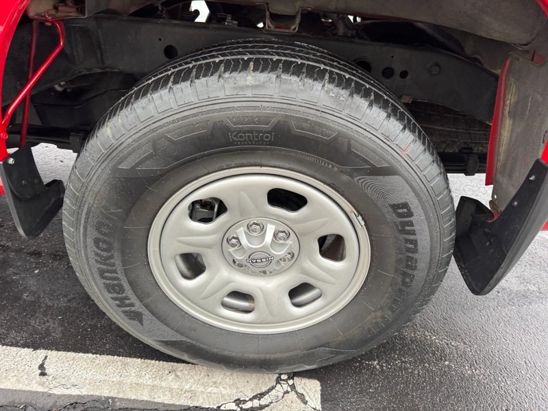 Nissan Frontier Vehicle Image 07