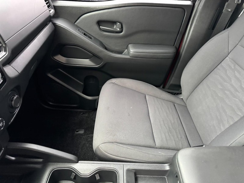 Nissan Frontier Vehicle Image 11