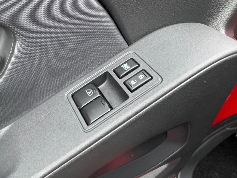 Nissan Frontier Vehicle Image 13