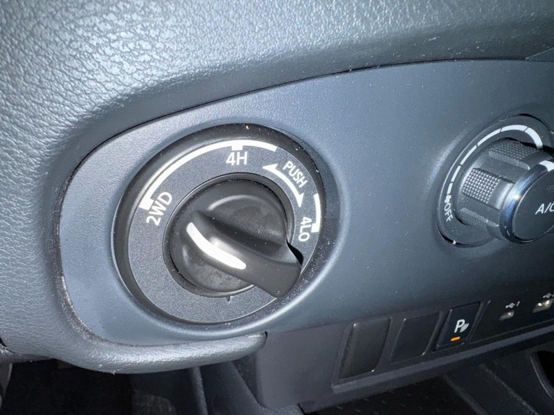 Nissan Frontier Vehicle Image 20