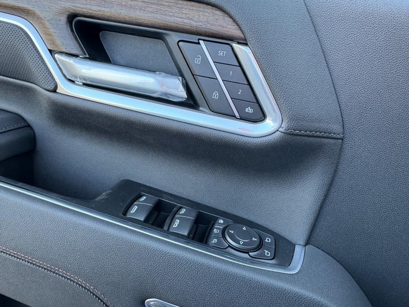 Chevrolet Silverado 2500HD Vehicle Image 11