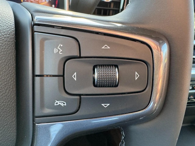 Chevrolet Silverado 2500HD Vehicle Image 14