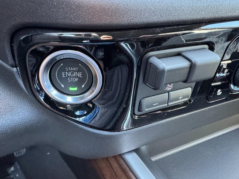 Chevrolet Silverado 2500HD Vehicle Image 19