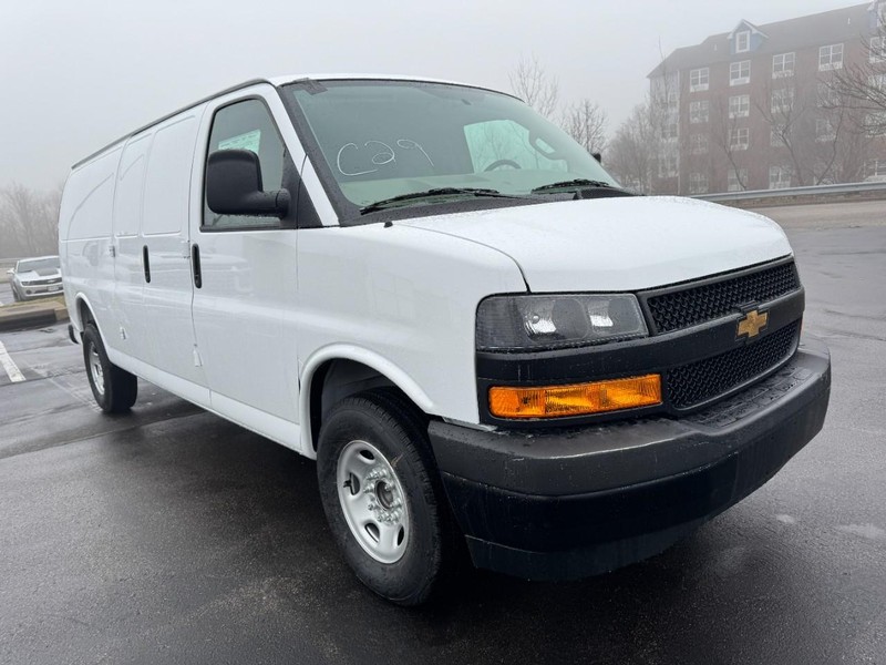 Chevrolet Express Cargo Van Vehicle Image 02