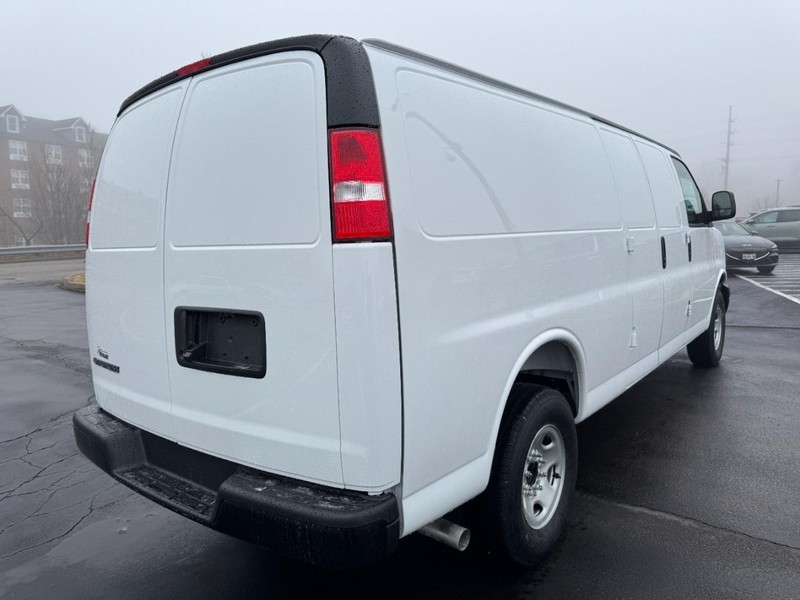 Chevrolet Express Cargo Van Vehicle Image 03
