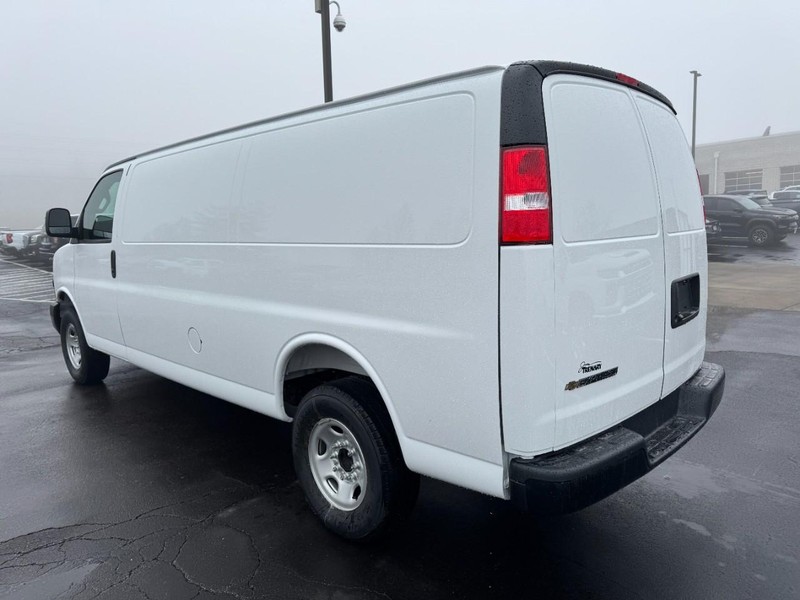 Chevrolet Express Cargo Van Vehicle Image 05