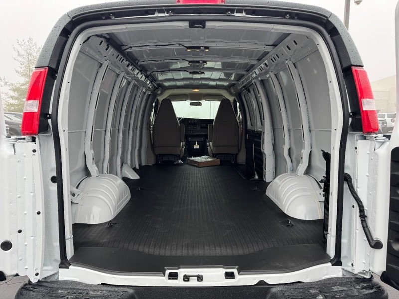 Chevrolet Express Cargo Van Vehicle Image 06