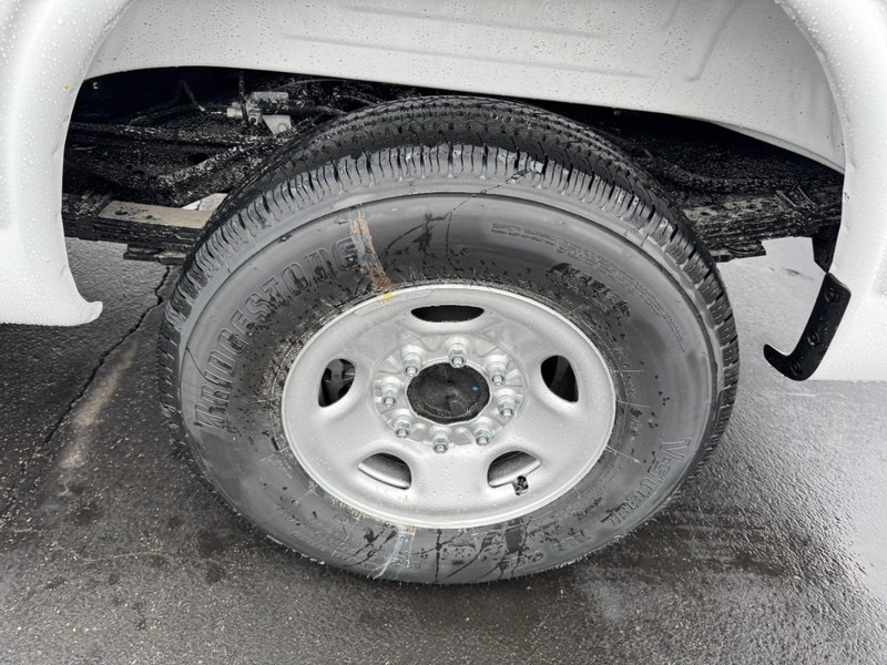 Chevrolet Express Cargo Van Vehicle Image 07