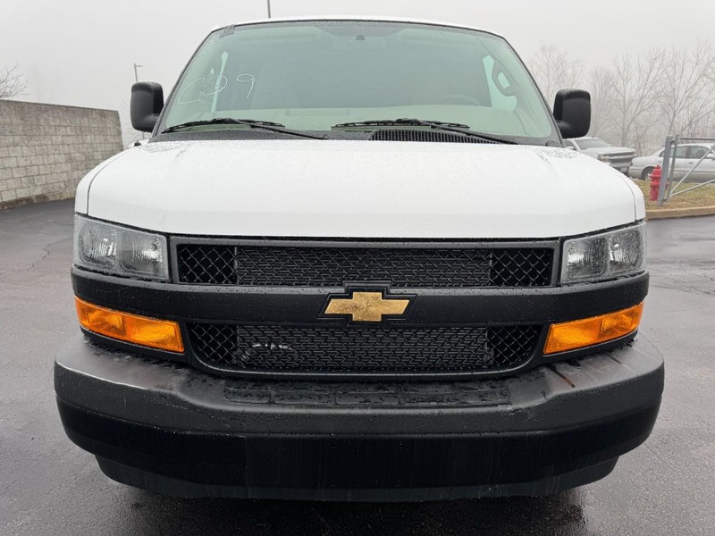 Chevrolet Express Cargo Van Vehicle Image 09