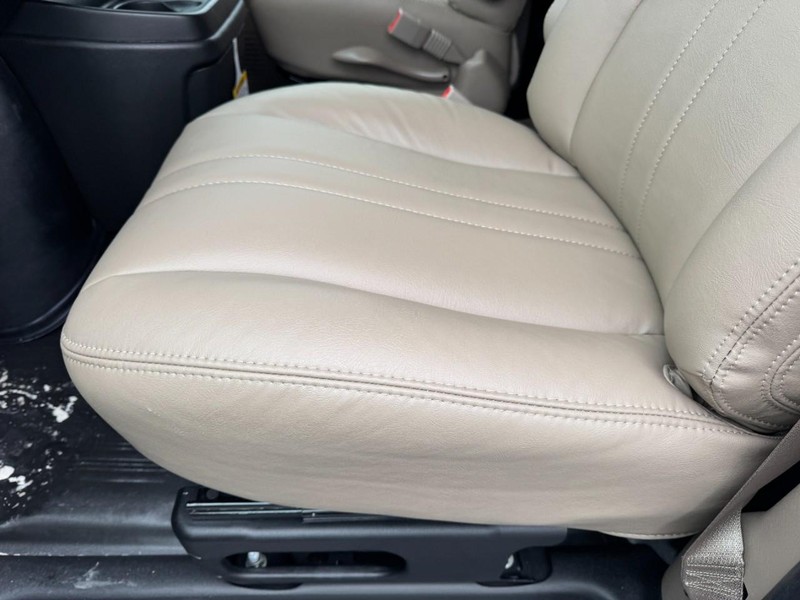 Chevrolet Express Cargo Van Vehicle Image 11