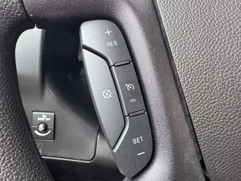 Chevrolet Express Cargo Van Vehicle Image 13