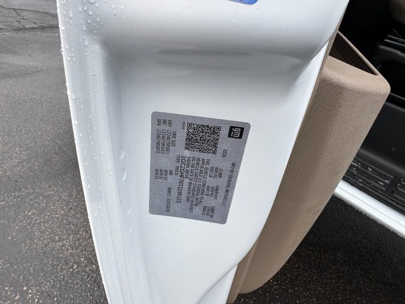 Chevrolet Express Cargo Van Vehicle Image 16