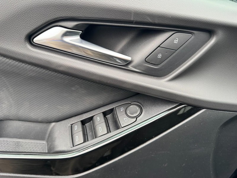 Chevrolet Equinox Vehicle Image 10