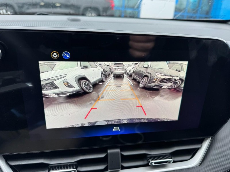 Chevrolet Equinox Vehicle Image 16