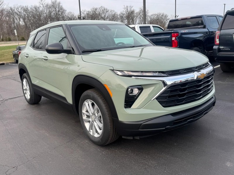 Chevrolet TrailBlazer Vehicle Image 02