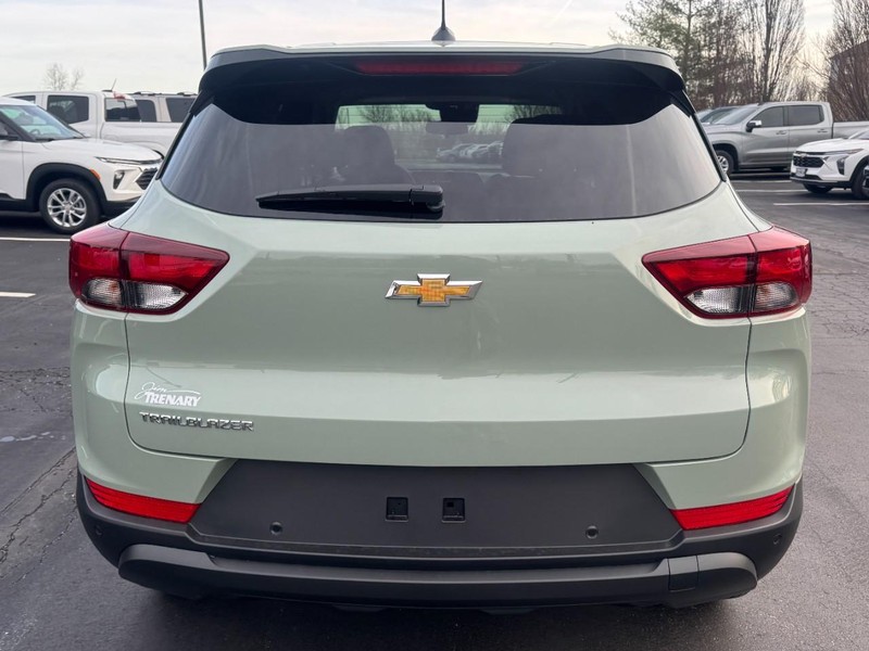 Chevrolet TrailBlazer Vehicle Image 04