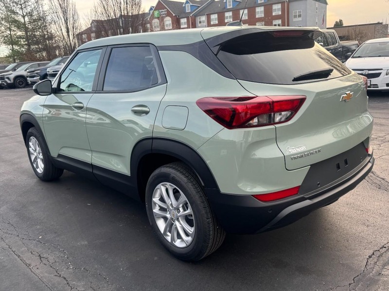 Chevrolet TrailBlazer Vehicle Image 05