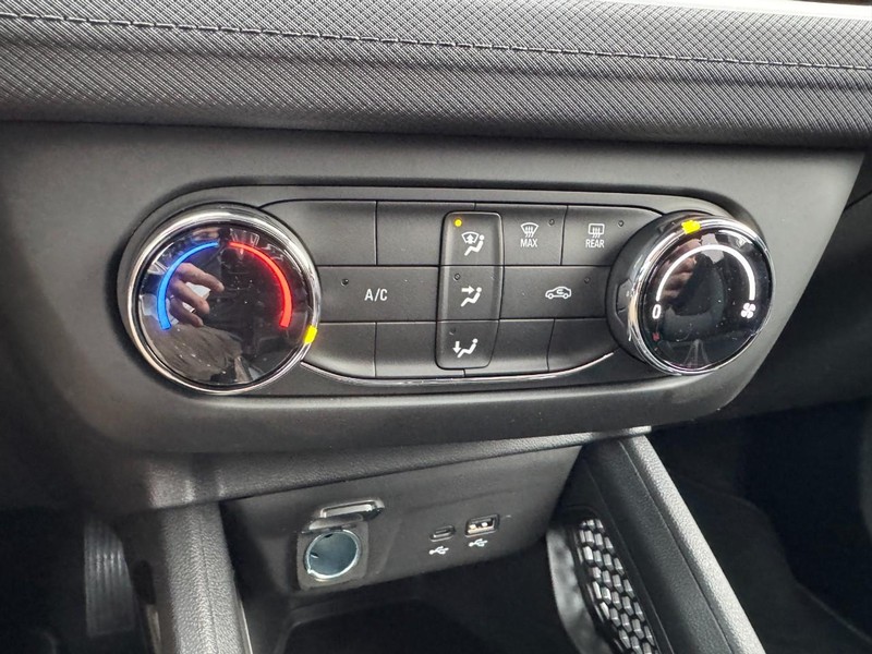 Chevrolet TrailBlazer Vehicle Image 12