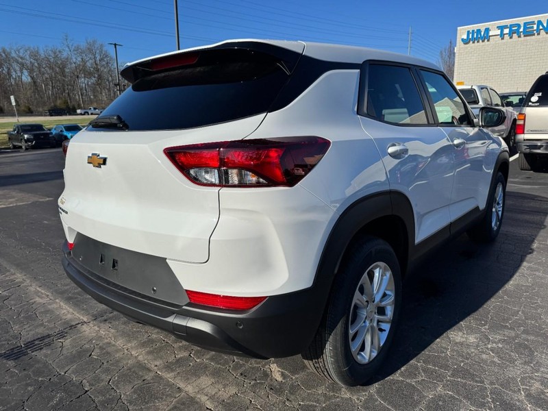 Chevrolet TrailBlazer Vehicle Image 03