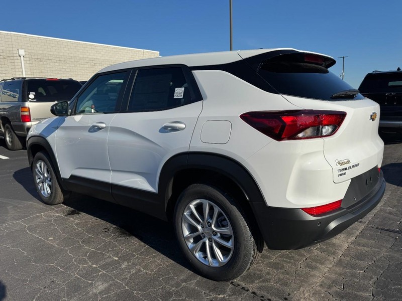 Chevrolet TrailBlazer Vehicle Image 05