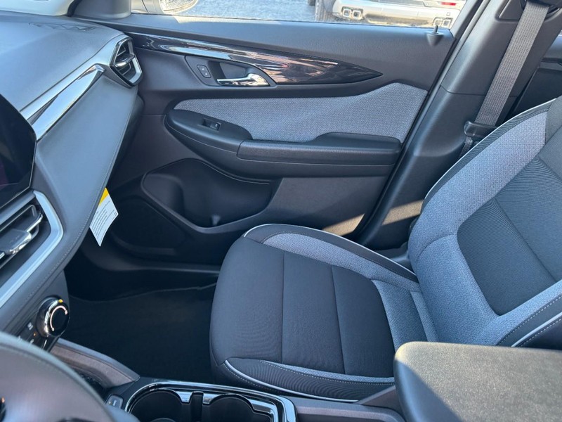 Chevrolet TrailBlazer Vehicle Image 08