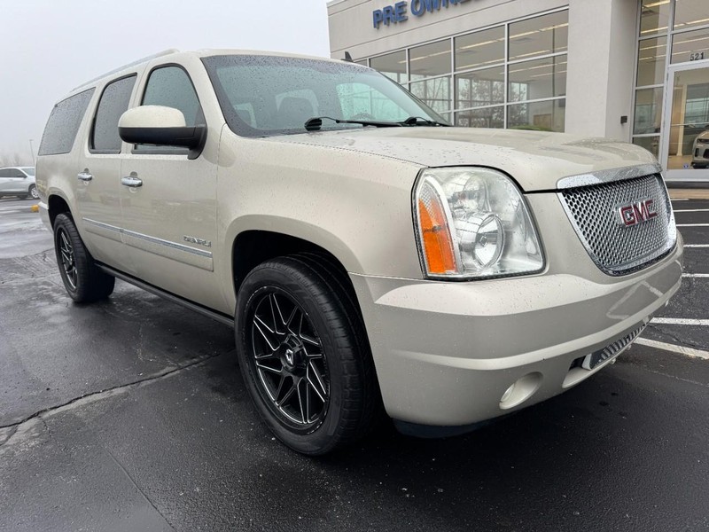 GMC Yukon XL Vehicle Image 02