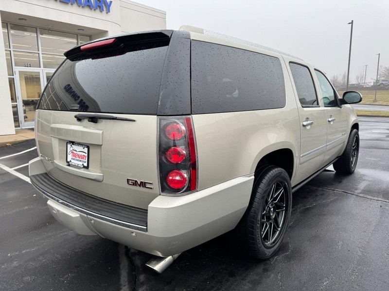 GMC Yukon XL Vehicle Image 03