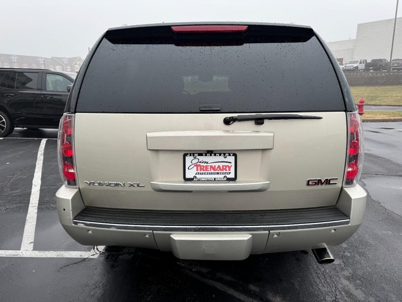 GMC Yukon XL Vehicle Image 04