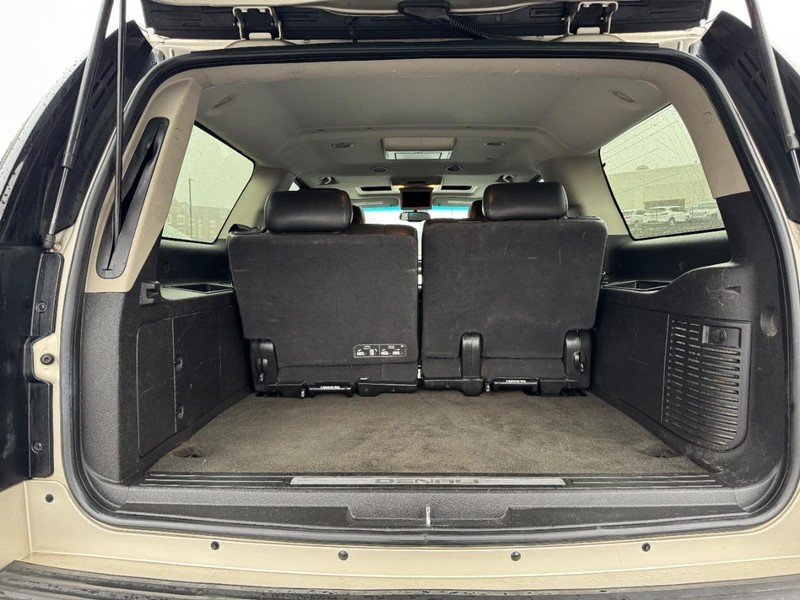 GMC Yukon XL Vehicle Image 06