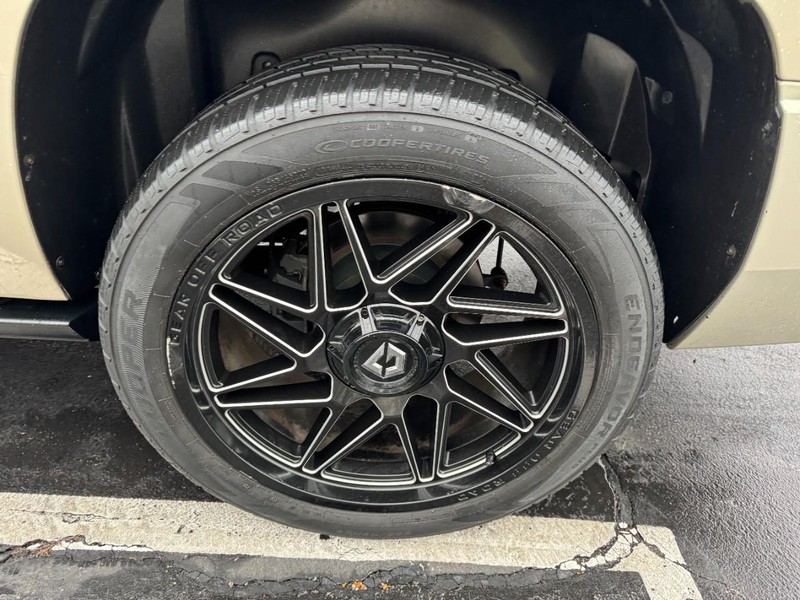 GMC Yukon XL Vehicle Image 07