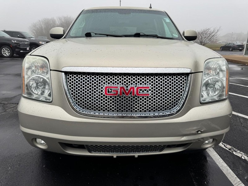 GMC Yukon XL Vehicle Image 09