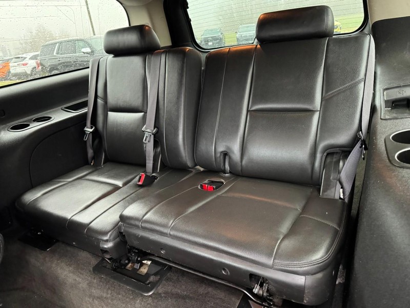 GMC Yukon XL Vehicle Image 13