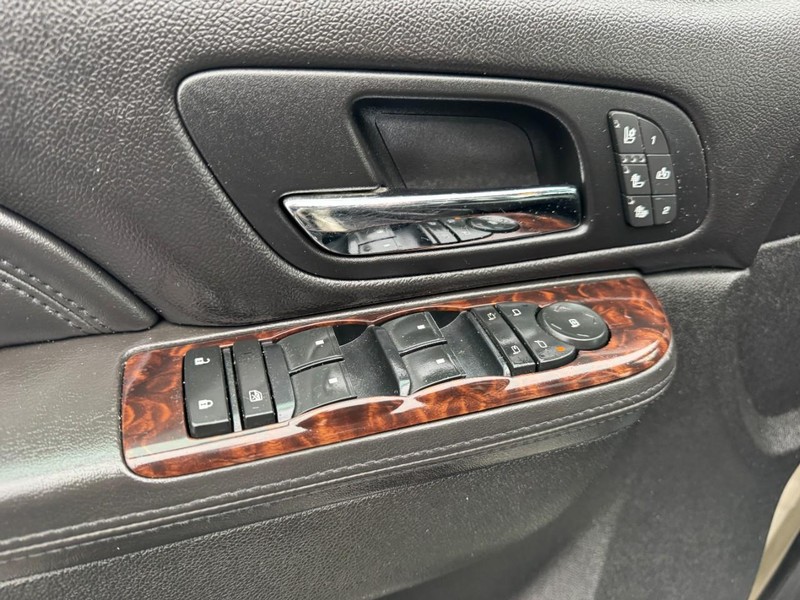 GMC Yukon XL Vehicle Image 17