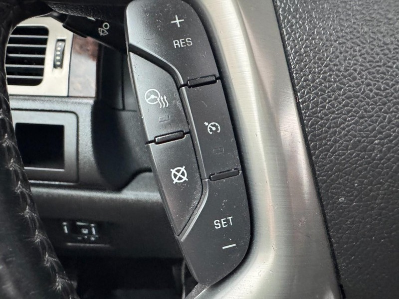 GMC Yukon XL Vehicle Image 19