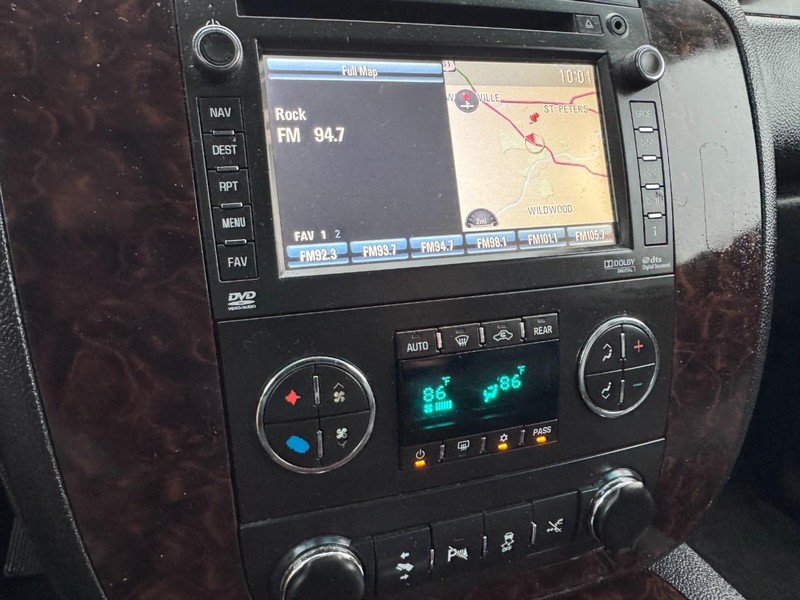 GMC Yukon XL Vehicle Image 21