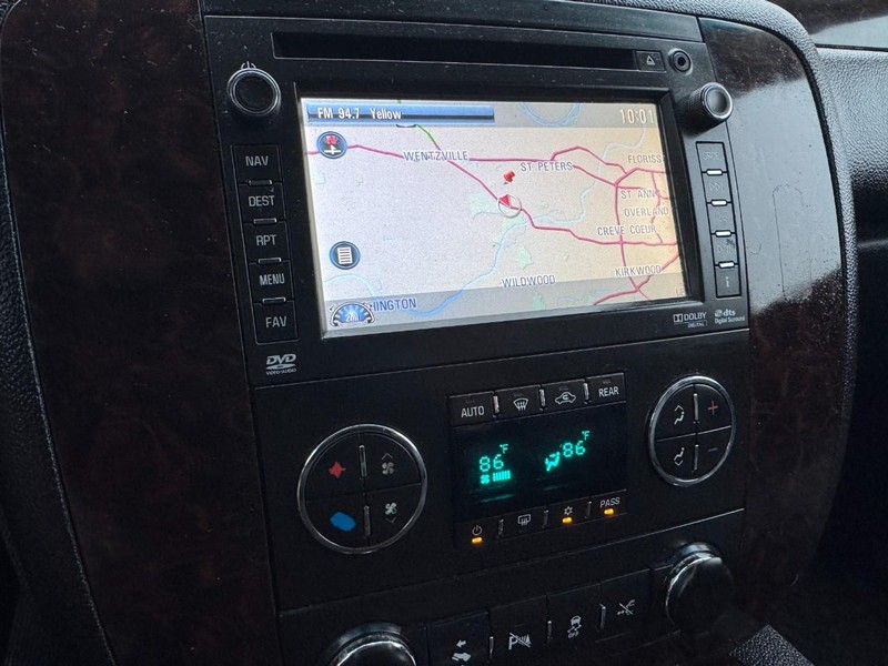 GMC Yukon XL Vehicle Image 22