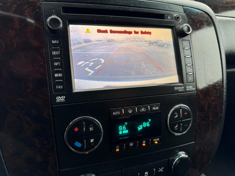 GMC Yukon XL Vehicle Image 23