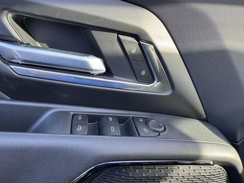 Chevrolet Silverado EV Vehicle Image 11