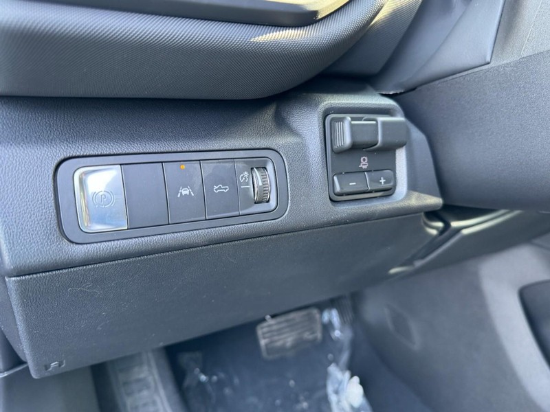 Chevrolet Silverado EV Vehicle Image 12