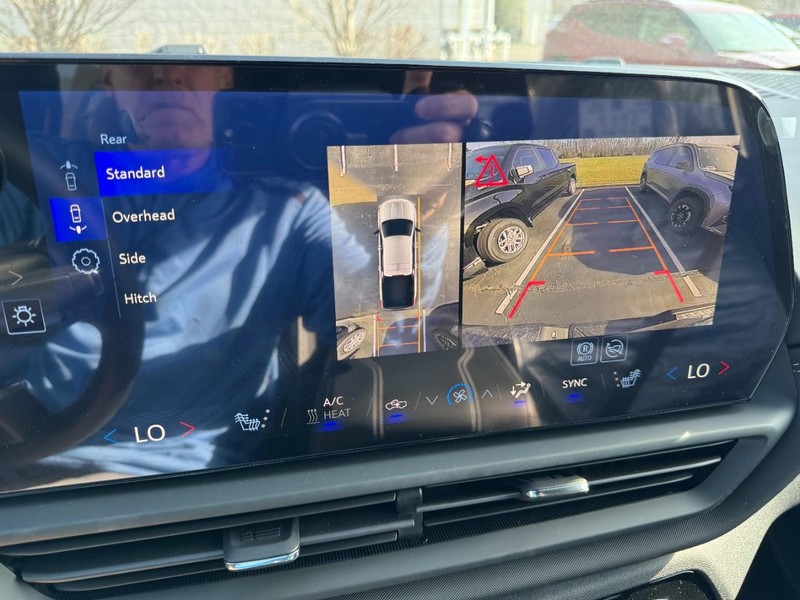 Chevrolet Silverado EV Vehicle Image 18