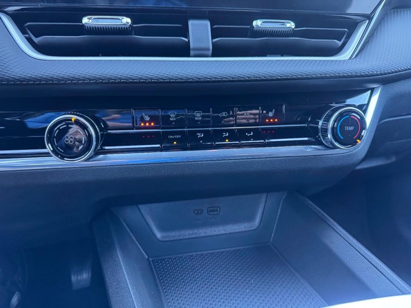 Chevrolet Equinox Vehicle Image 13