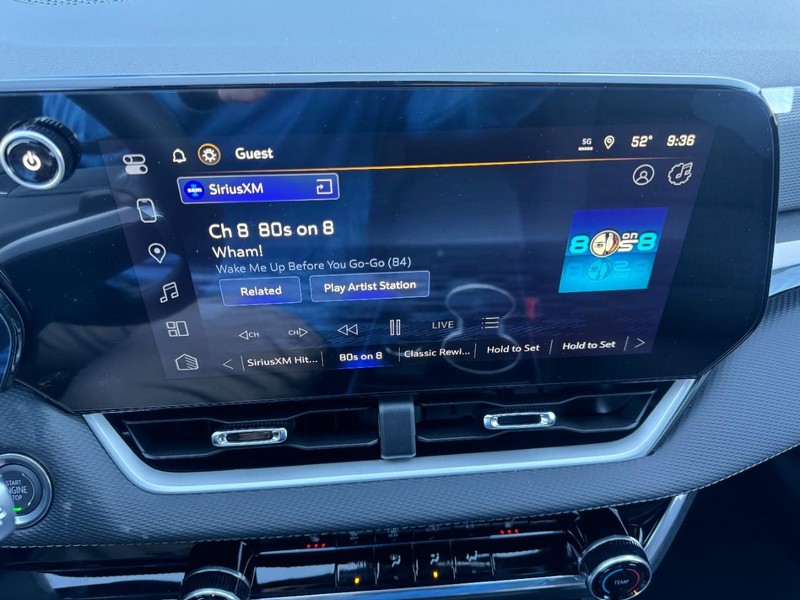 Chevrolet Equinox Vehicle Image 14