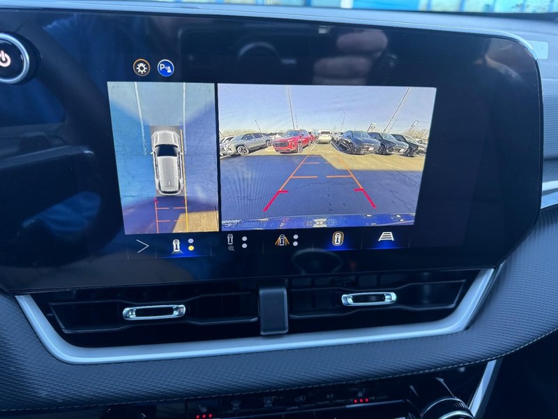 Chevrolet Equinox Vehicle Image 16