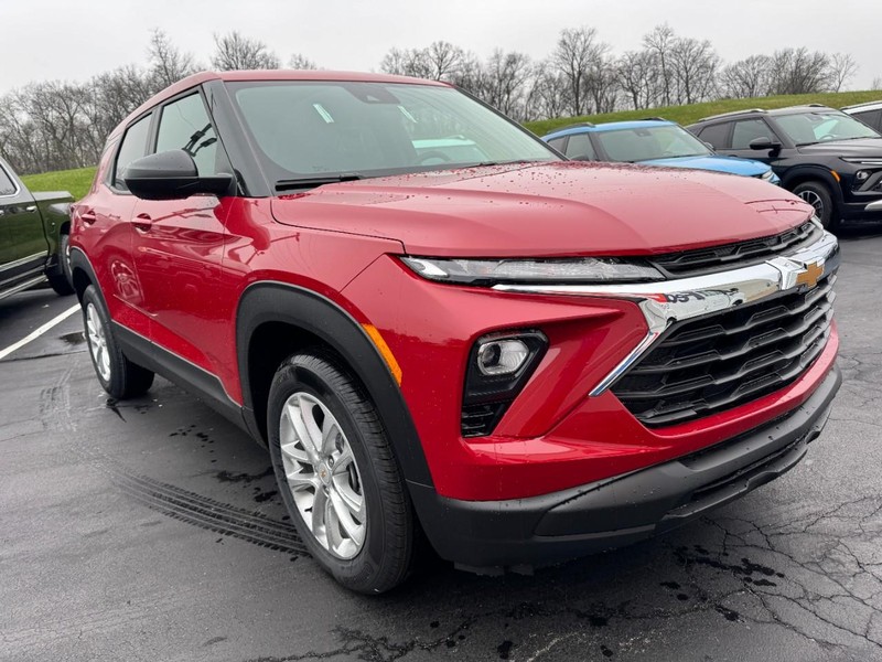 Chevrolet TrailBlazer Vehicle Image 02