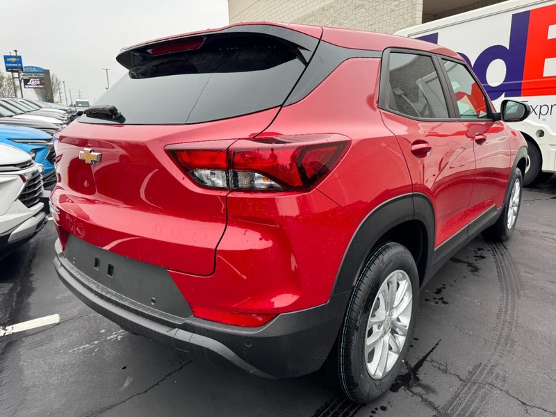 Chevrolet TrailBlazer Vehicle Image 03